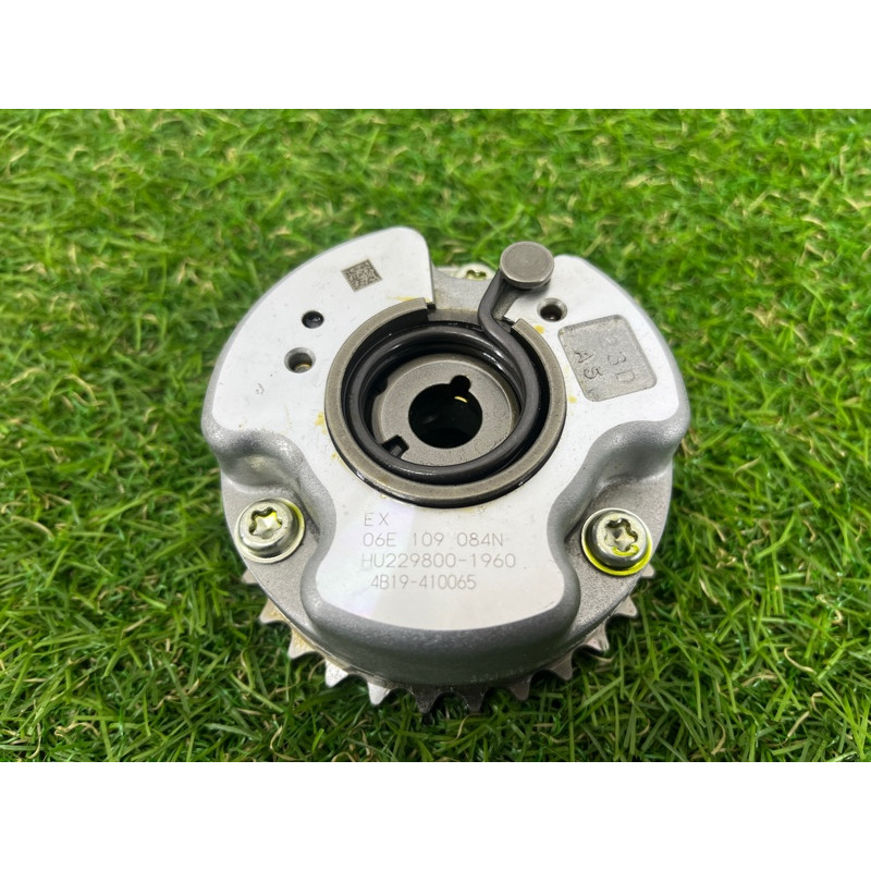 Регулятор фаз газораспределения (двигатель и элементы) AUDI Q7 4M 2018 3.0 TFSi 06E109084N