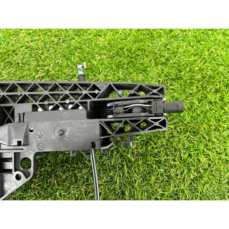 Ручка двери внешняя (кузов и элементы) AUDI Q5 8R 2012 3.2 CALB 8T0837205AGRU