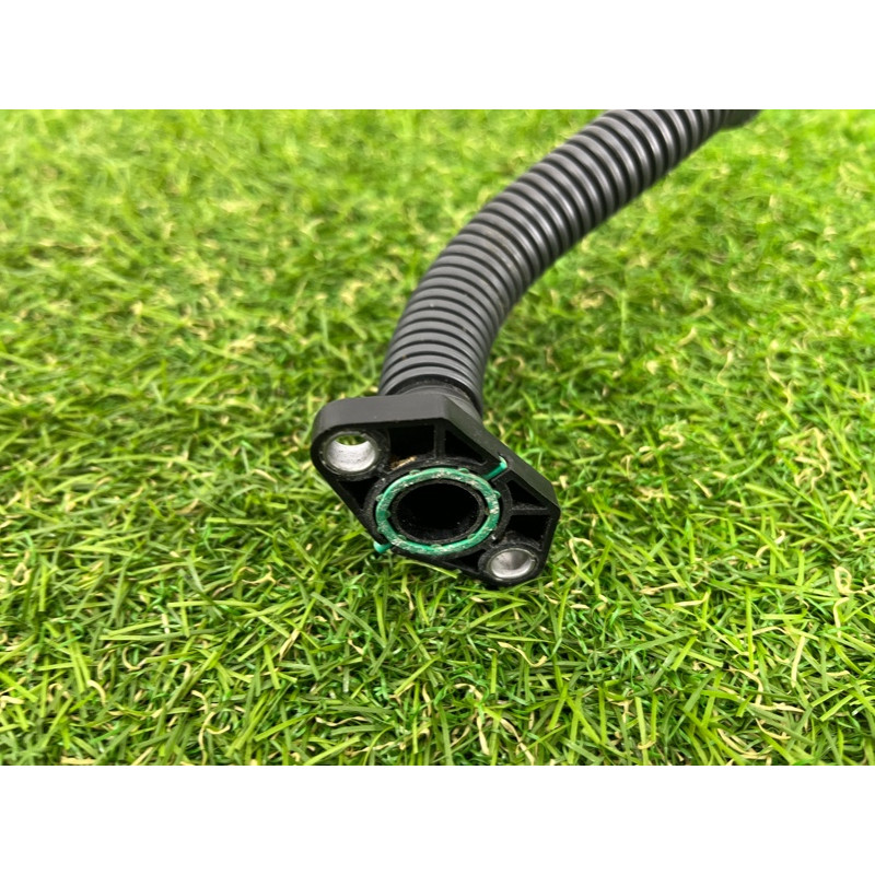 Трубка насоса вторинного повітря (двигун та елементи) AUDI Q7 4M 2018 3.0 TFSi 06E131143BF