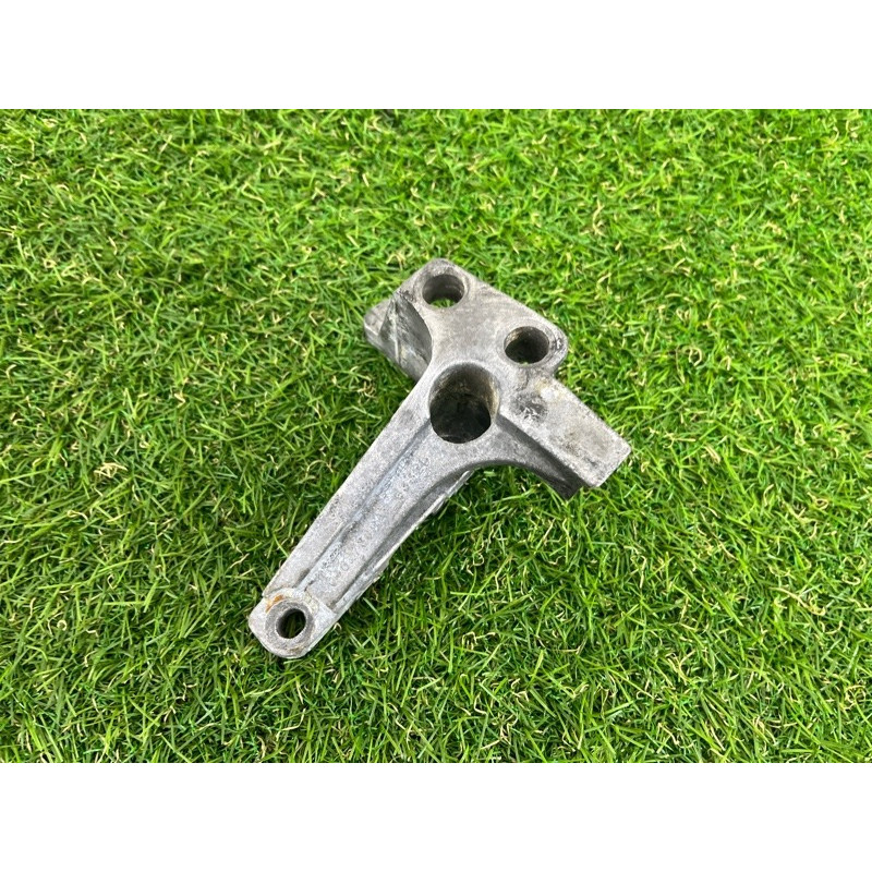 Кронштейн компрессора кондиционера (кронштейны двигателя) Dodge Dart PF 2014 2.4 4627309AB