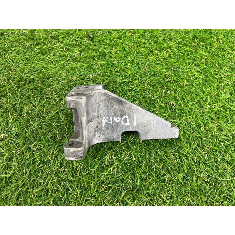 Кронштейн компрессора кондиционера (кронштейны двигателя) Dodge Dart PF 2014 2.4 4627309AB