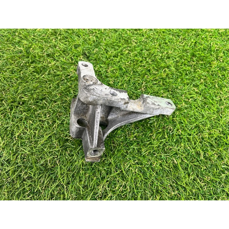 Кронштейн компрессора кондиционера (кронштейны двигателя) Dodge Dart PF 2014 2.4 4627309AB