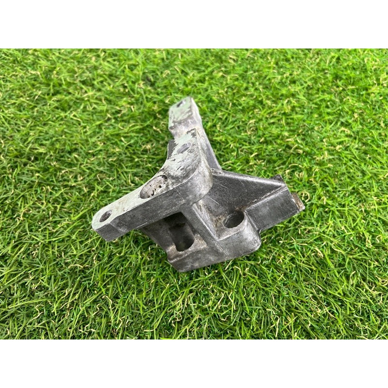 Кронштейн компрессора кондиционера (кронштейны двигателя) Dodge Dart PF 2014 2.4 4627309AB