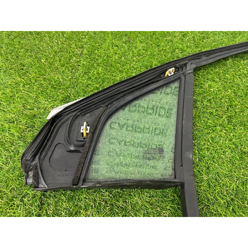 Форточка двери (кузов и элементы) Cadillac Xt5 1 2016 3.6 84852431