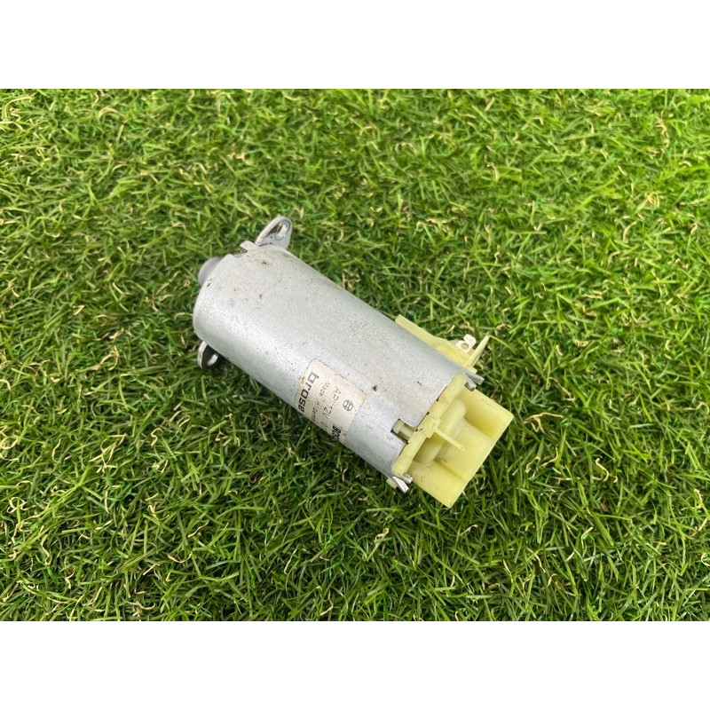 Моторчик регулировки сидения (электрика) Volkswagen Touareg NF 2012 3.0 8K0881184A