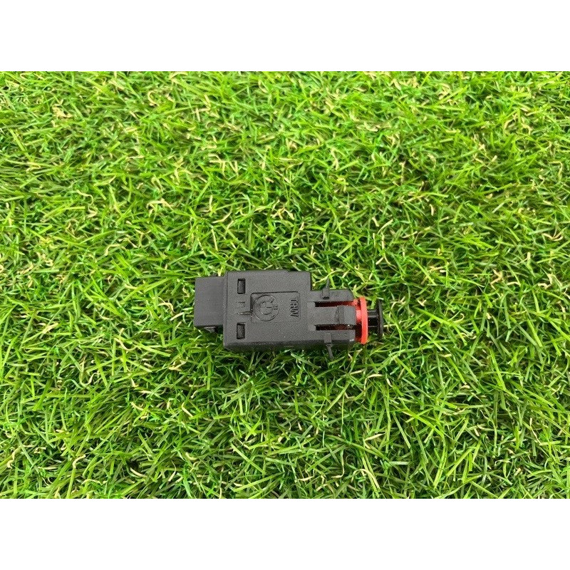 Концевик педали тормоза (электрика / датчики) BMW 5-series E34 61311378208