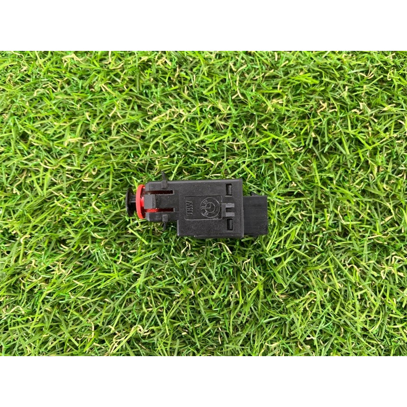 Концевик педали тормоза (электрика / датчики) BMW 5-series E34 61311378208