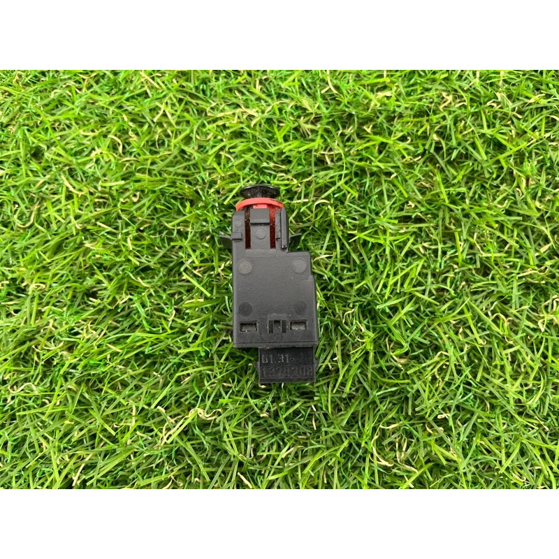 Концевик педали тормоза (электрика / датчики) BMW 5-series E34 61311378208