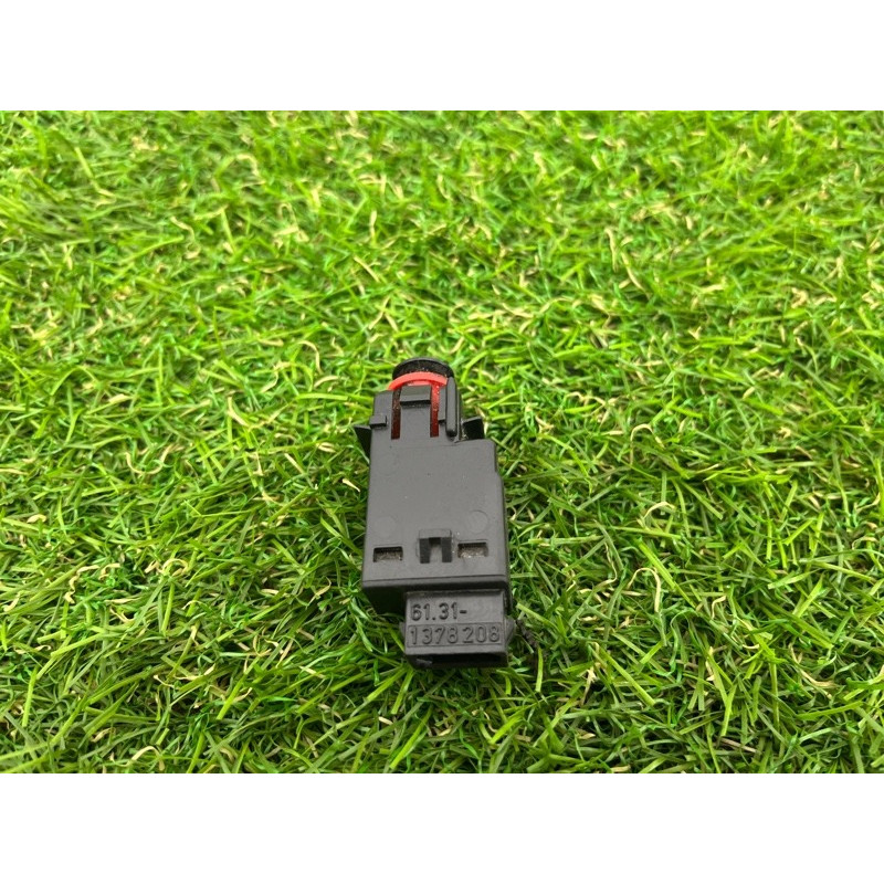 Концевик педали тормоза (электрика / датчики) BMW 5-series E34 61311378208