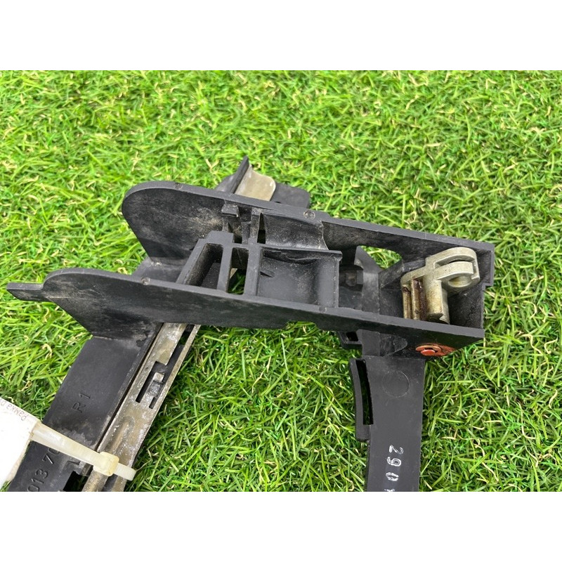 Кронштейн ручки двери (кузов и элементы) BMW 7-series E65 N62B44 51 22 7 013 704