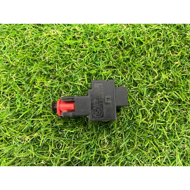 Концевик педали тормоза (электрика / датчики) BMW 5-series E39 61311378209