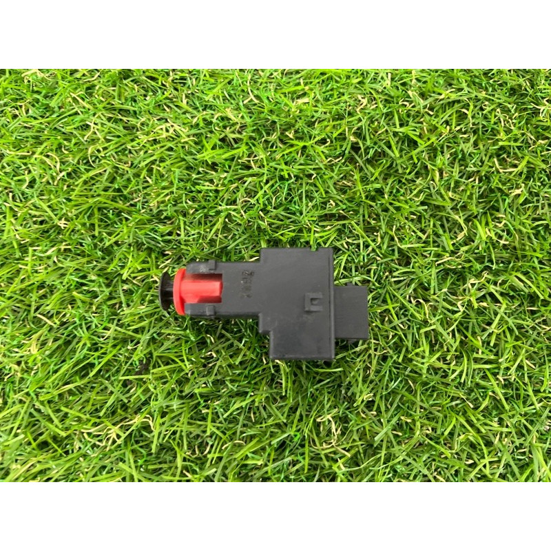 Концевик педали тормоза (электрика / датчики) BMW 5-series E39 61311378209