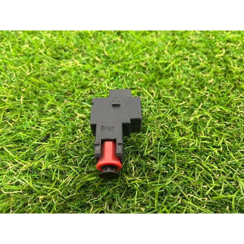 Концевик педали тормоза (электрика / датчики) BMW 5-series E39 61311378209