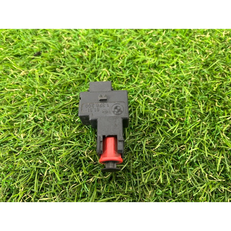 Концевик педали тормоза (электрика / датчики) BMW 5-series E39 61311378209