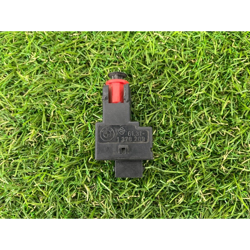 Концевик педали тормоза (электрика / датчики) BMW 5-series E39 61311378209