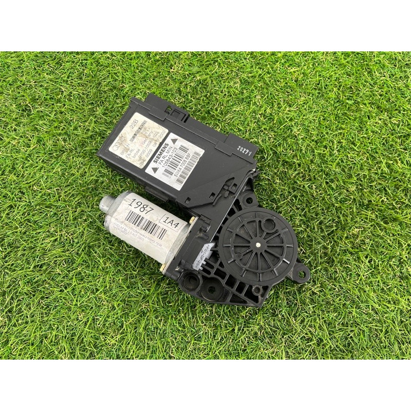 Мотор стеклоподъемника (электрика) AUDI A4 B6 2003 2.0 ALT 8e2959802b