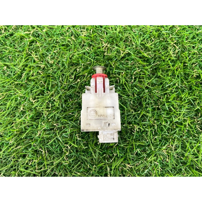 Концевик педали сцепления (электрика / датчики) BMW 5-series E34 61318360421