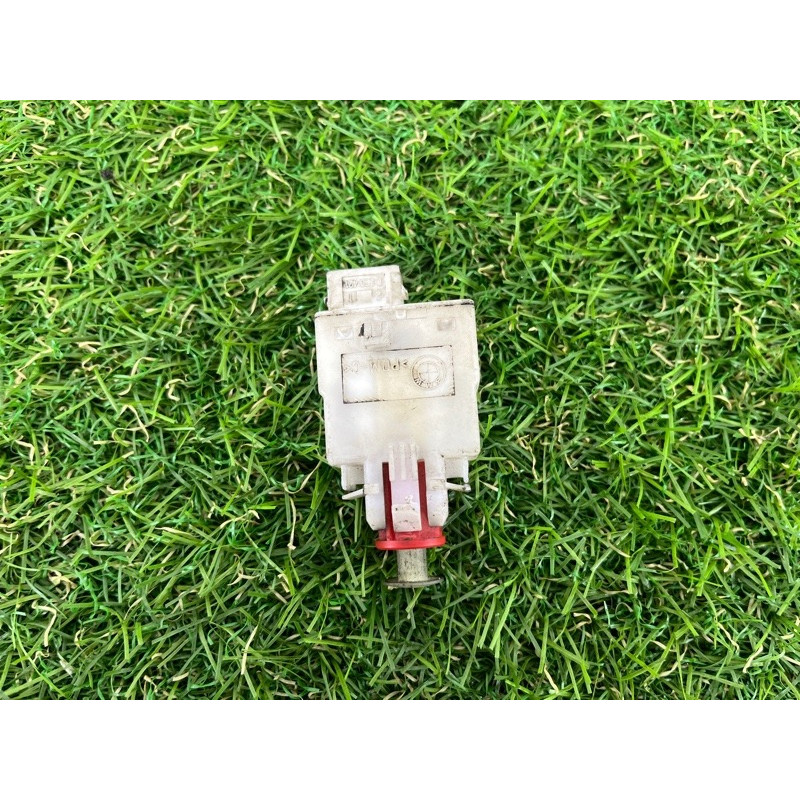 Концевик педали сцепления (электрика / датчики) BMW 5-series E34 61318360421