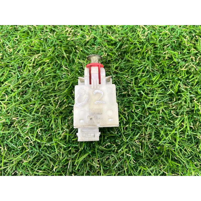 Концевик педали сцепления (электрика / датчики) BMW 5-series E34 61318360421