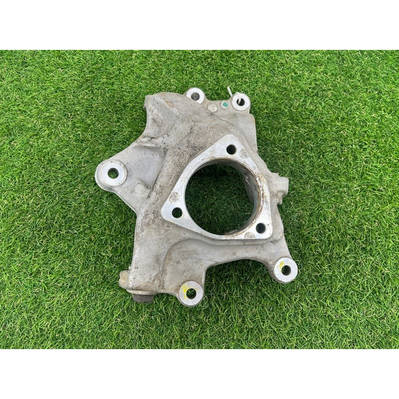 Цапфа подвески (подвеска) Opel Insignia A 13327458