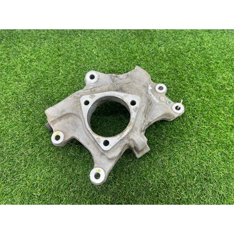 Цапфа подвески (подвеска) Opel Insignia A 13327458