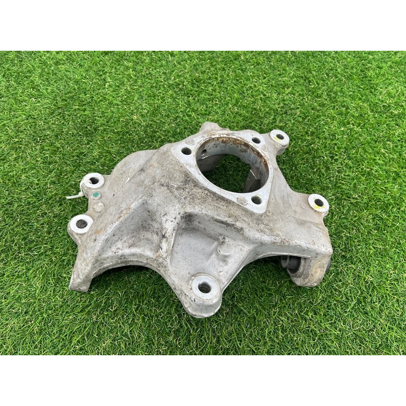 Цапфа подвески (подвеска) Opel Insignia A 13327458