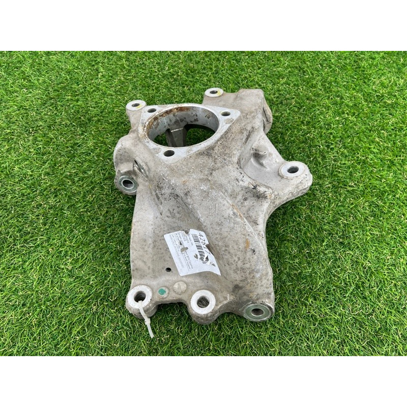 Цапфа подвески (подвеска) Opel Insignia A 13327458