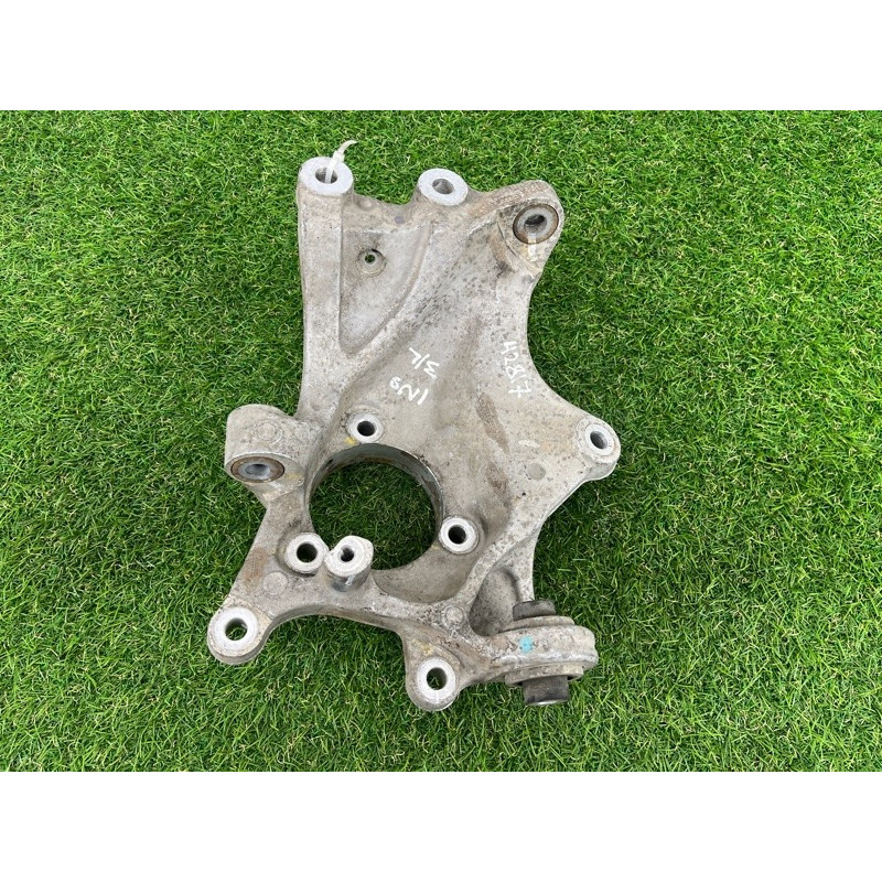 Цапфа подвески (подвеска) Opel Insignia A 13327458