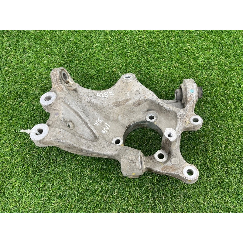 Цапфа подвески (подвеска) Opel Insignia A 13327458