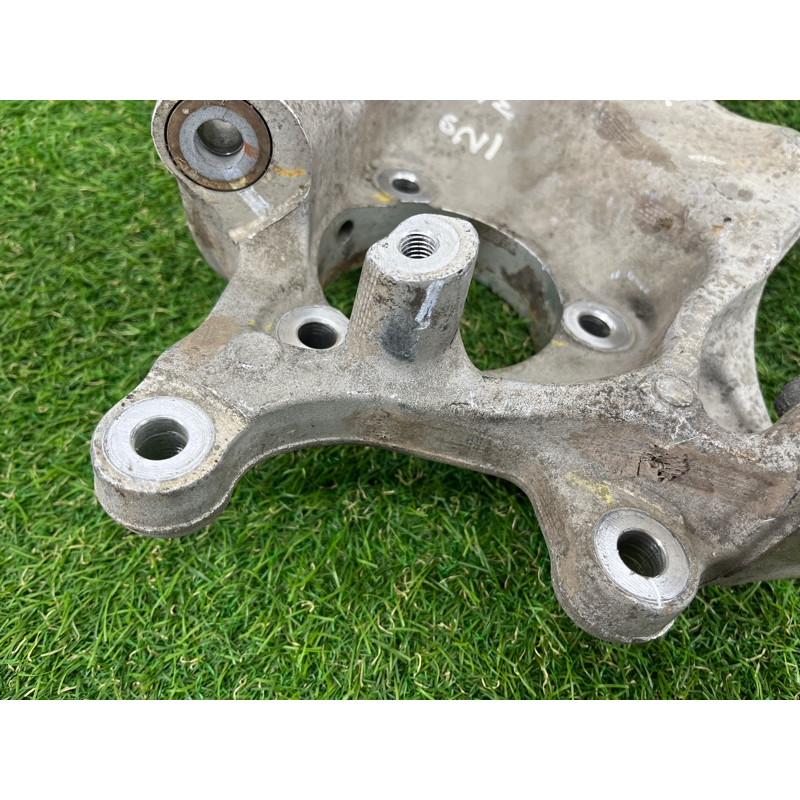 Цапфа подвески (подвеска) Opel Insignia A 13327458