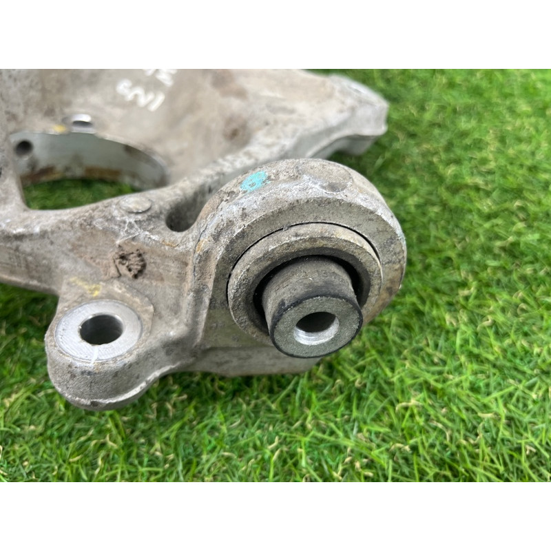 Цапфа подвески (подвеска) Opel Insignia A 13327458