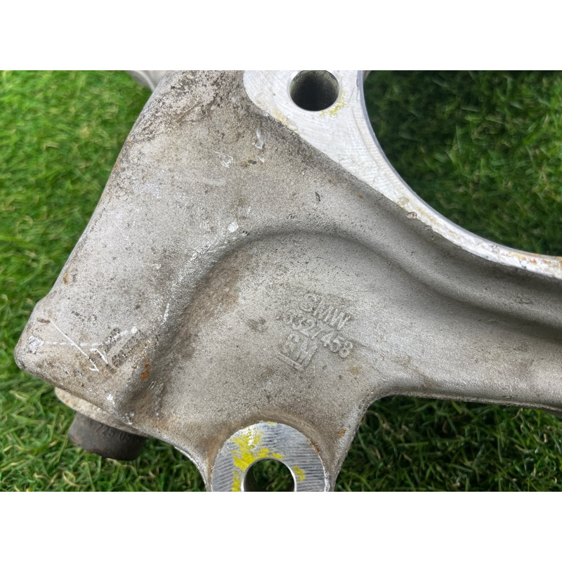 Цапфа подвески (подвеска) Opel Insignia A 13327458