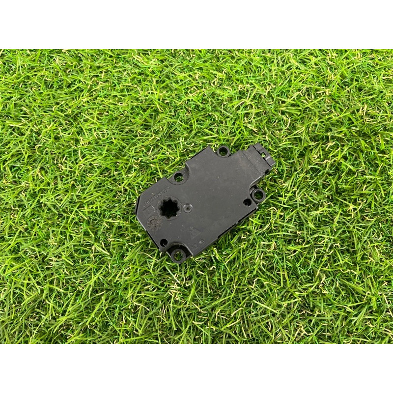 Привод заслонки отопителя (отопление и кондиционирование) Mercedes-Benz C-class w205 A0999067502