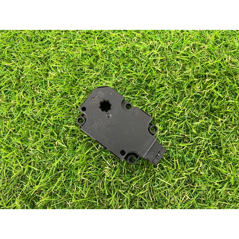 Привод заслонки отопителя (отопление и кондиционирование) Mercedes-Benz C-class w205 A0999067502