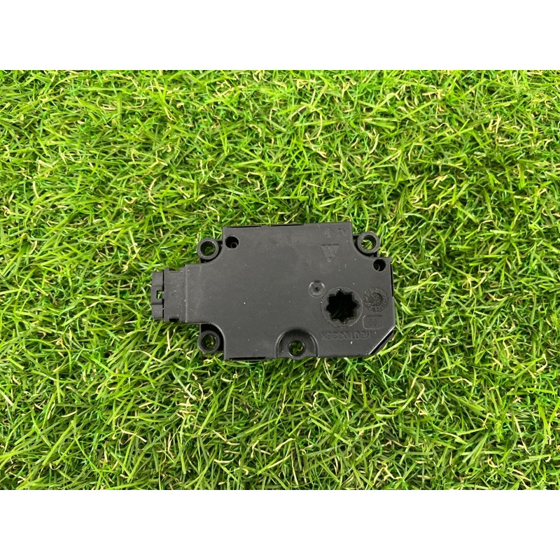 Привод заслонки отопителя (отопление и кондиционирование) Mercedes-Benz C-class w205 A0999067502