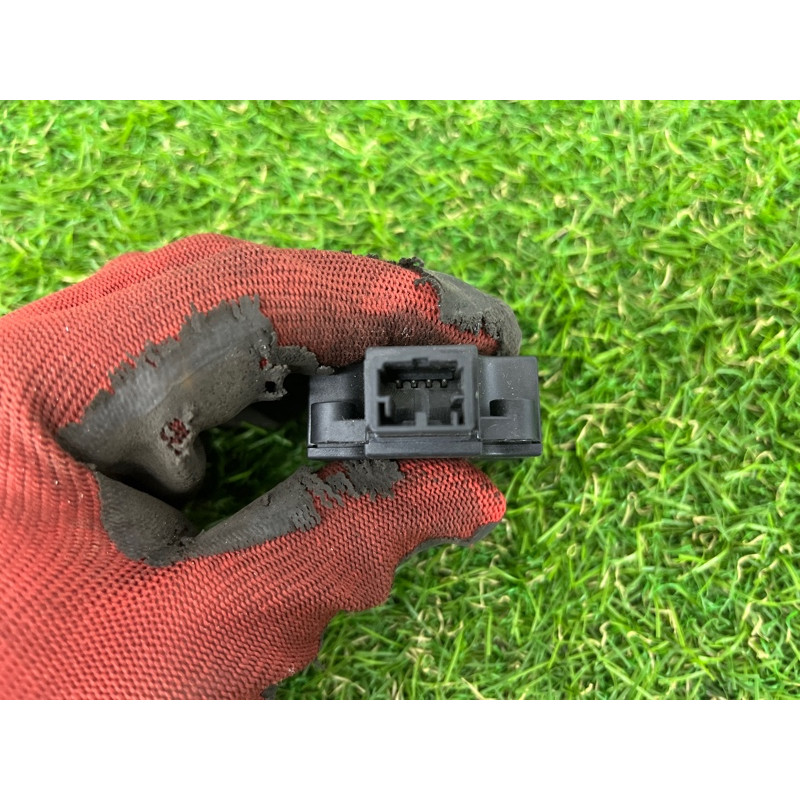 Привод заслонки отопителя (отопление и кондиционирование) Mercedes-Benz C-class w205 A0999067502