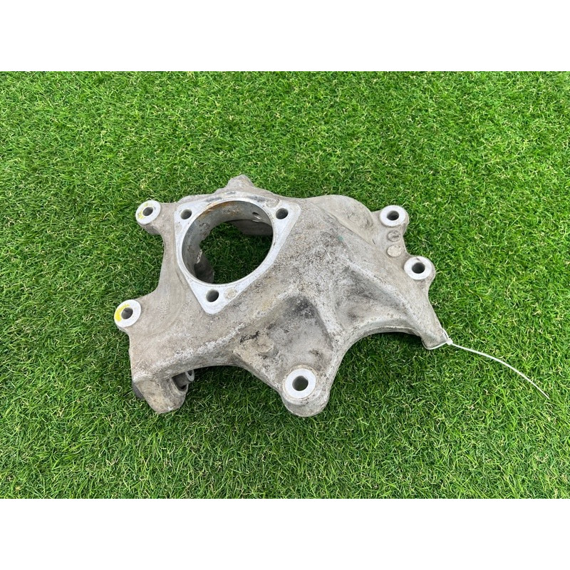 Цапфа подвески (подвеска) Opel Insignia A 13327459