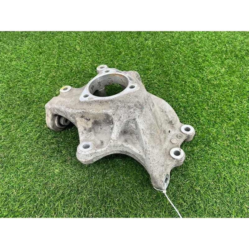 Цапфа подвески (подвеска) Opel Insignia A 13327459