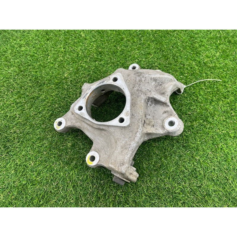 Цапфа подвески (подвеска) Opel Insignia A 13327459