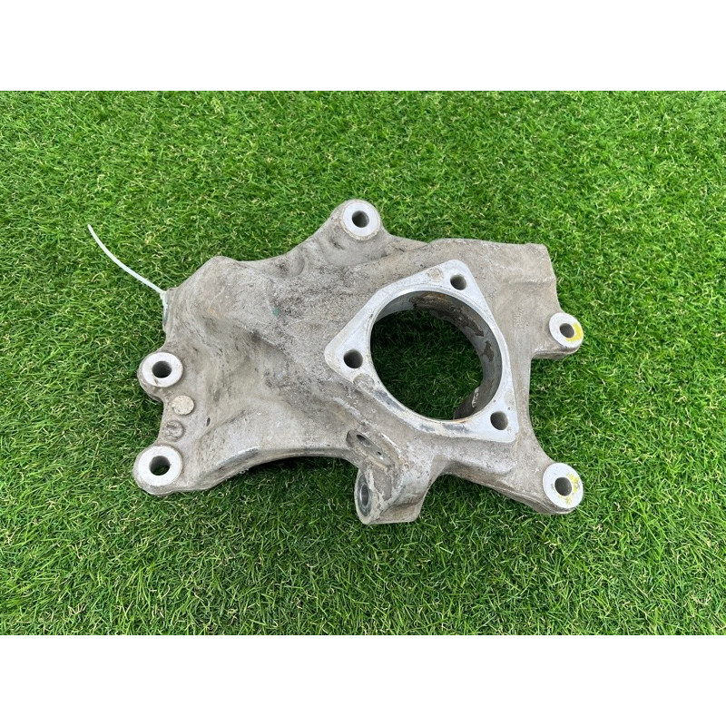 Цапфа подвески (подвеска) Opel Insignia A 13327459