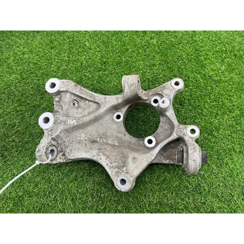 Цапфа подвески (подвеска) Opel Insignia A 13327459