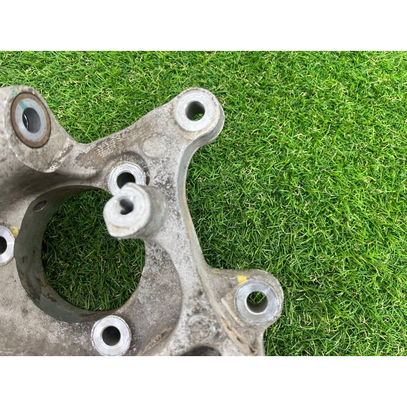 Цапфа подвески (подвеска) Opel Insignia A 13327459