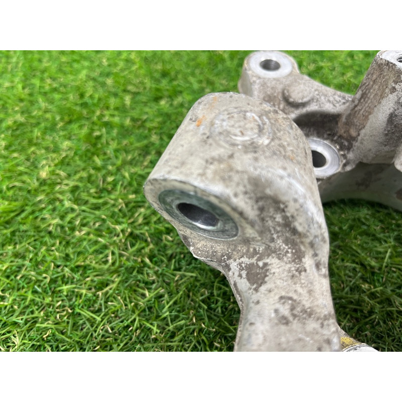 Цапфа подвески (подвеска) Opel Insignia A 13327459