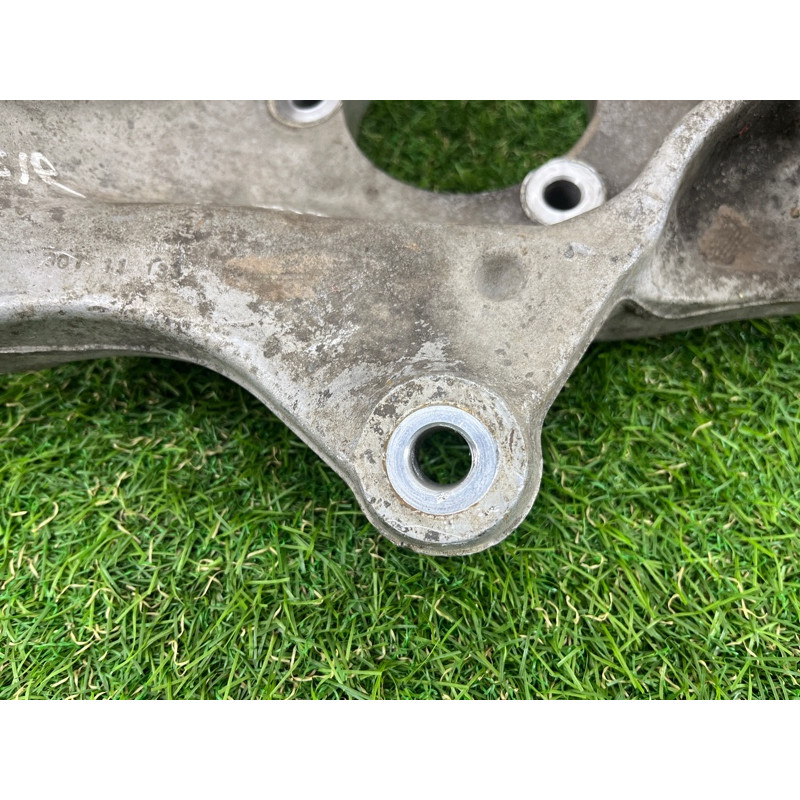 Цапфа подвески (подвеска) Opel Insignia A 13327459