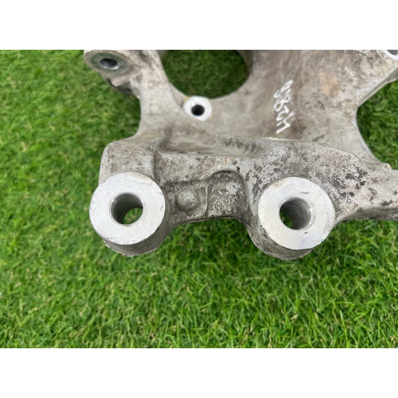 Цапфа подвески (подвеска) Opel Insignia A 13327459