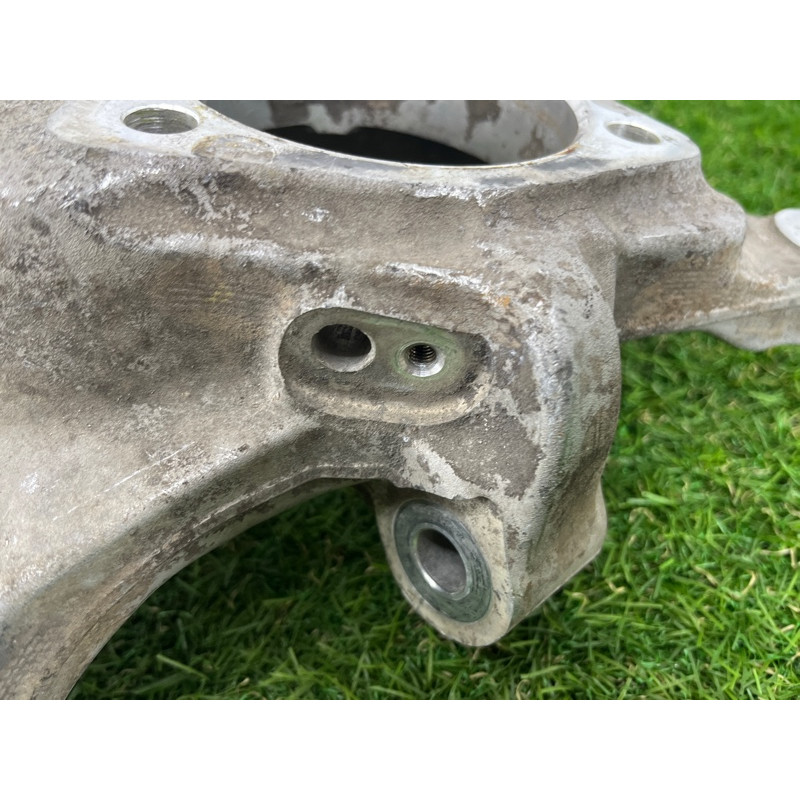 Цапфа подвески (подвеска) Opel Insignia A 13327459