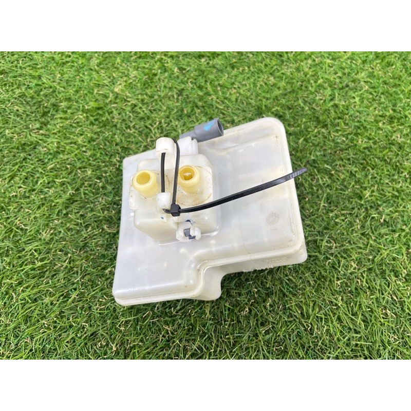 Бачок тормозной жидкости (тормозная система) Dodge Durango WD 2015 5.7 HEMi 32668087