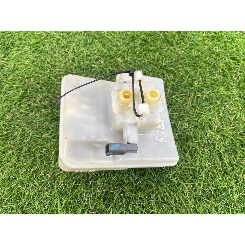 Бачок тормозной жидкости (тормозная система) Dodge Durango WD 2015 5.7 HEMi 32668087