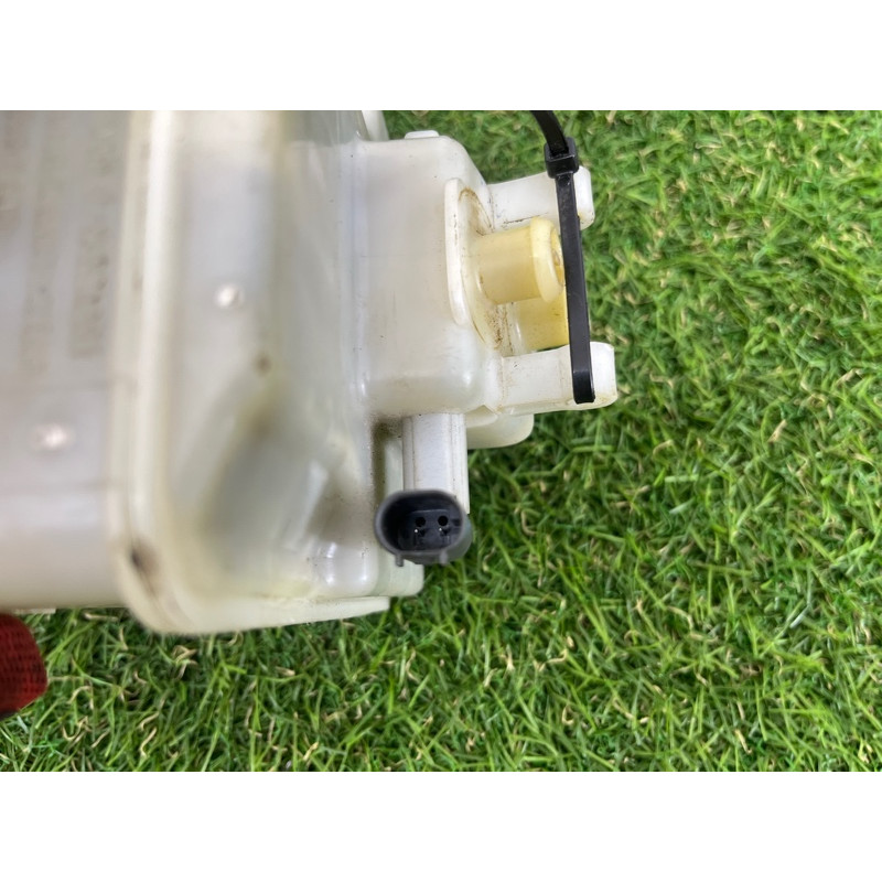 Бачок тормозной жидкости (тормозная система) Dodge Durango WD 2015 5.7 HEMi 32668087