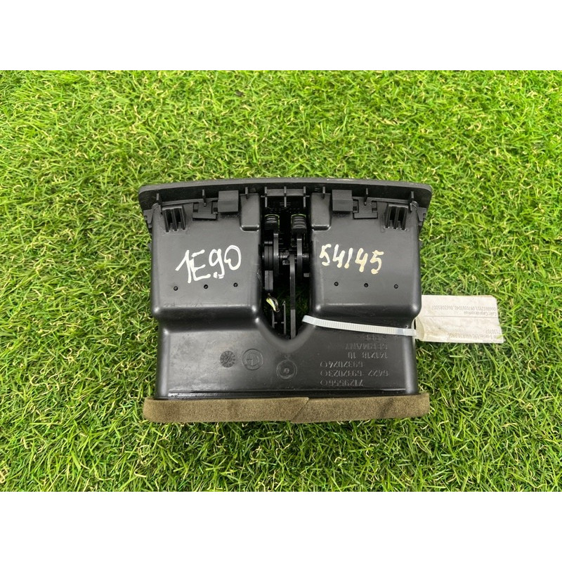 Дефлектор воздуховода (салон) BMW 3-series E90 2006 N46B20 64227130707